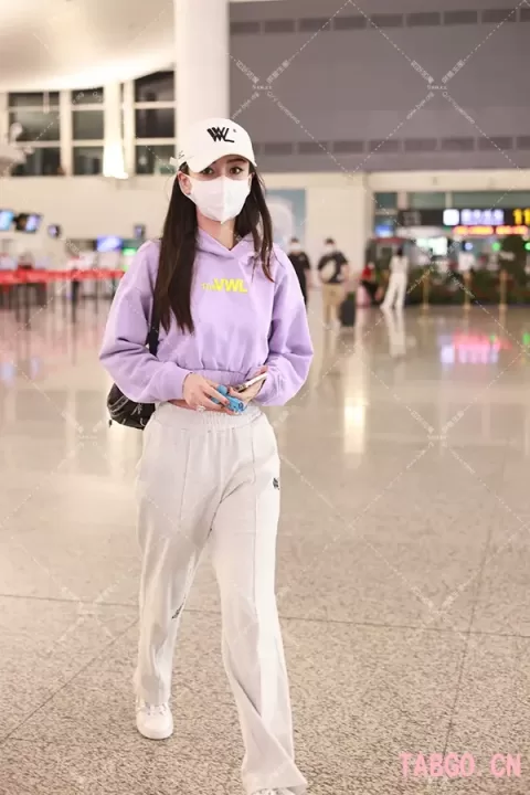 baby点钻眼妆机场出发