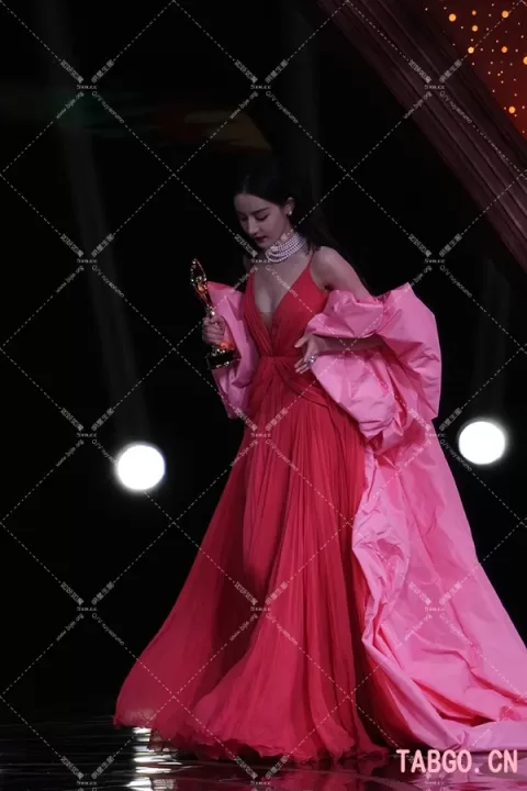 【已出】迪丽热巴微博之夜粉色长裙