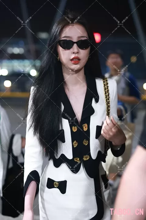 虞书欣出发米兰
