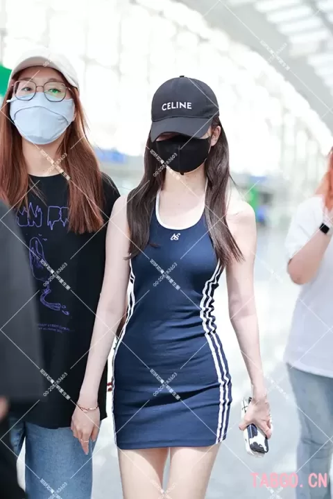 陈卓璇机场紧身连体裙