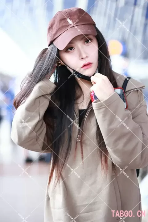王艺瑾机场紧身短裤