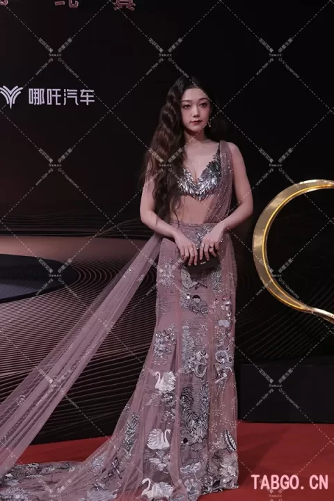 【已出】希林娜依·高 微博音乐盛典红毯 太美了 