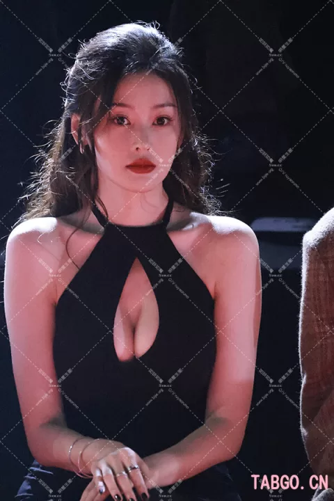 【已出】张天爱看秀 身材太好了