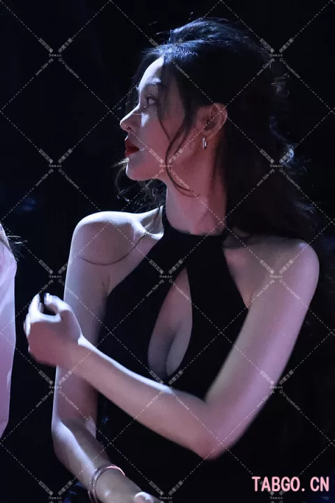 【已出】张天爱看秀 身材太好了