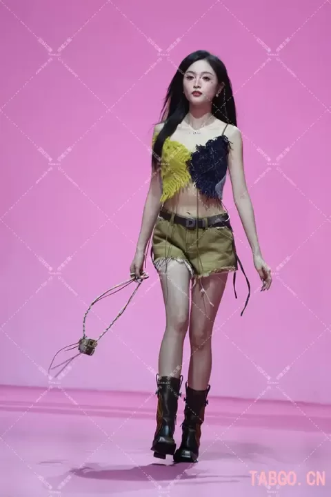 【已出】吴宣仪走秀