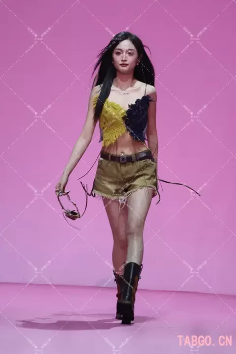 【已出】吴宣仪走秀