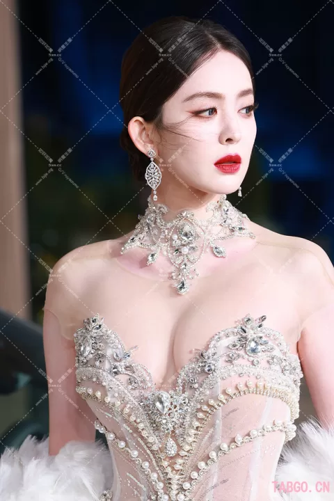 【已出】古力娜扎Vogue红毯 秒了