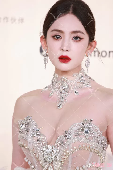 【已出】古力娜扎Vogue红毯 秒了