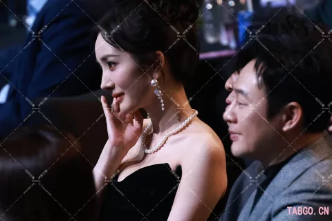 【已出】杨幂尖叫之夜内场第二套衣服