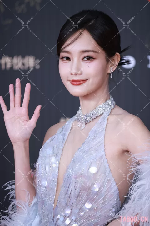 【已出】李一桐 白色透视鳞片裙 微视红毯
