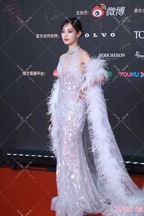 【已出】李一桐 白色透视鳞片裙 微视红毯
