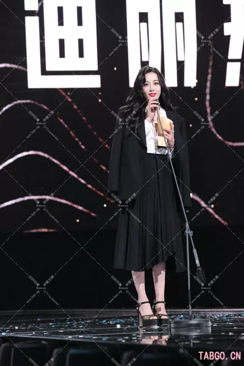 【已出】迪丽热巴星光大赏