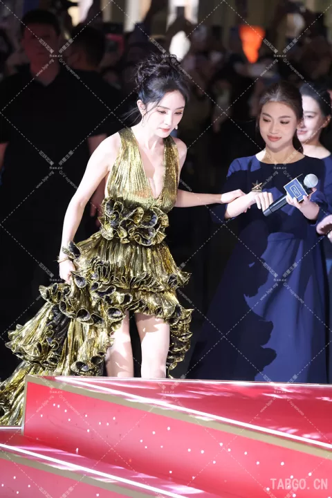【已出】杨幂雅诗兰黛活动站台一机位