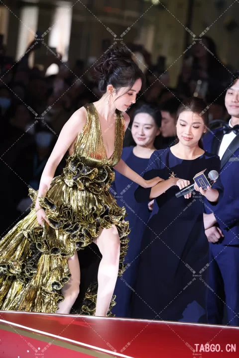 【已出】杨幂雅诗兰黛活动站台一机位
