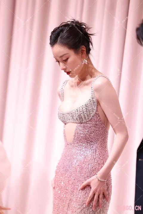 【已出】倪妮兰蔻内场~冻的直皱眉