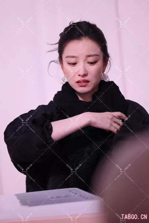 【已出】倪妮兰蔻内场~冻的直皱眉