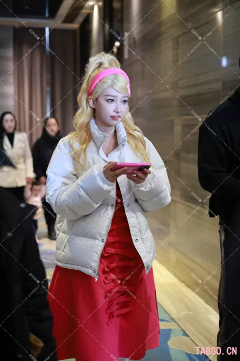 孙怡COS芭比的网瘾少女（上班）
