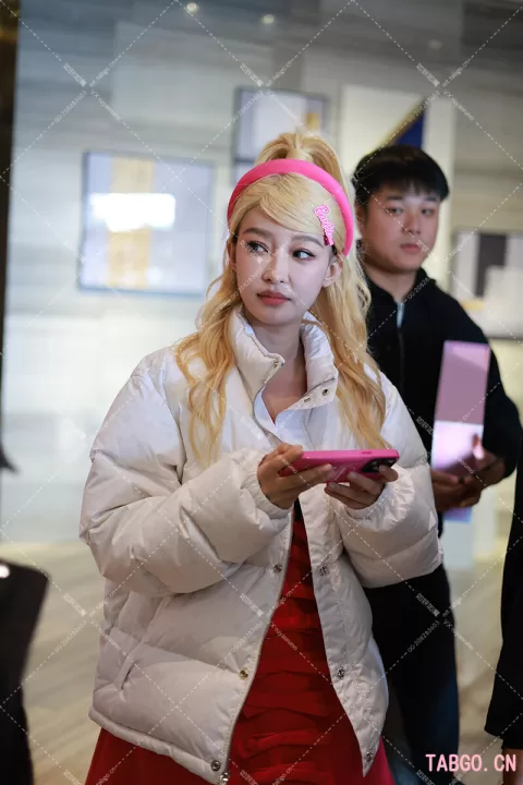 孙怡COS芭比的网瘾少女（上班）