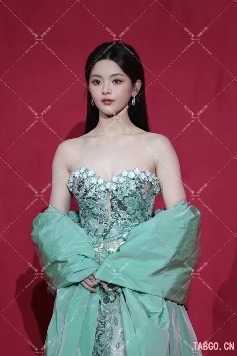 【已出】杨超越费加罗红毯