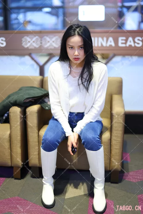 黄龄出发 紧牛仔 百灵鸟