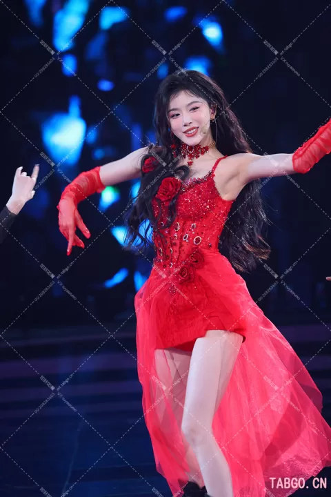 【已出】孔雪儿the9 28号演唱会红色造型