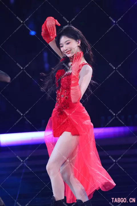 【已出】孔雪儿the9 28号演唱会红色造型