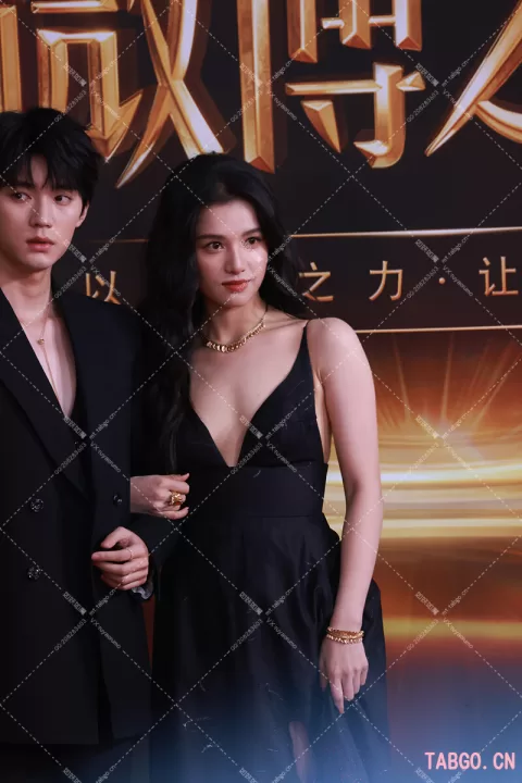 【已出】张婧仪微博之夜红毯