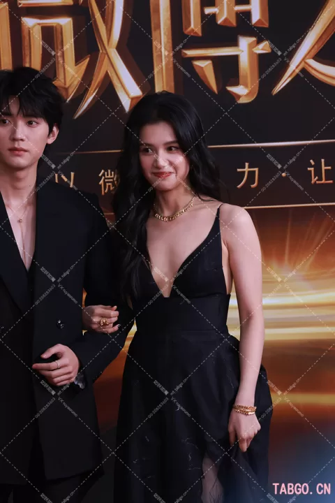 【已出】张婧仪微博之夜红毯