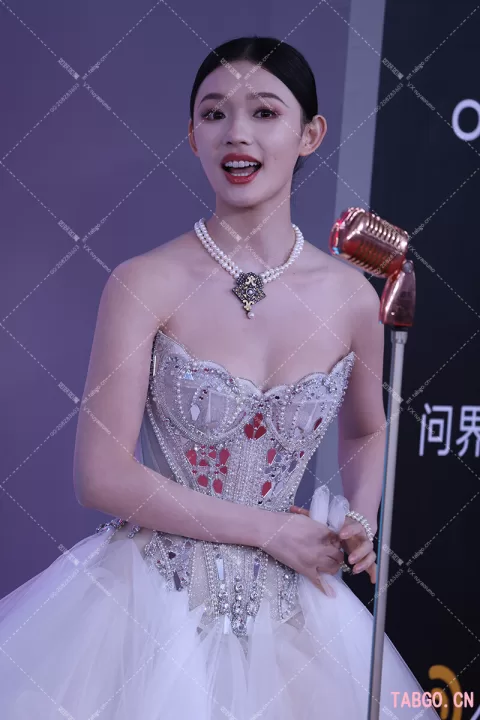 【已出】林允微博之夜红毯