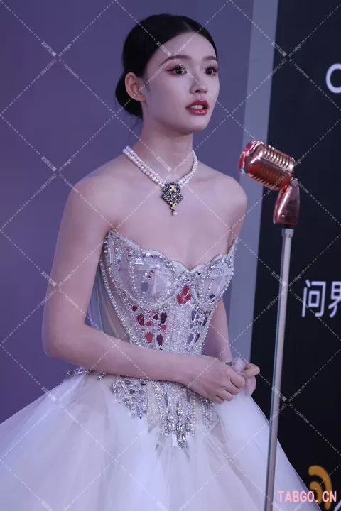 【已出】林允微博之夜红毯