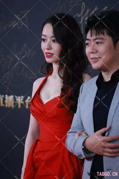 吉娜微博之夜红毯 少量