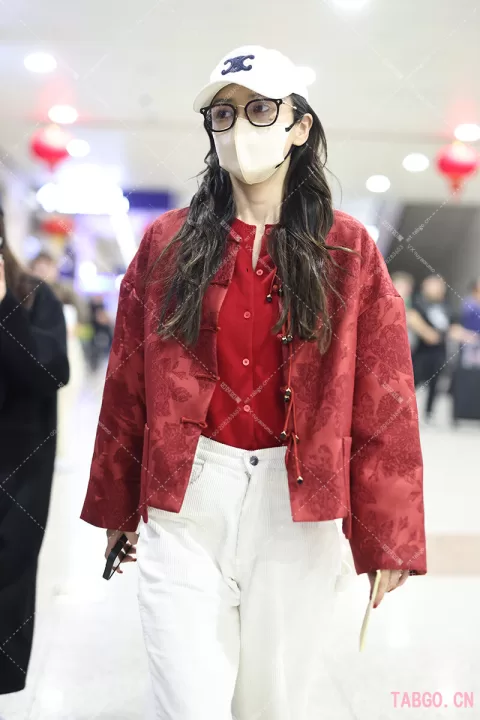 【已出】杨颖到达 唐装在身尽显中国心