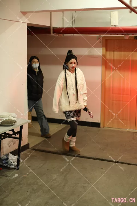程潇出装 过年也上班