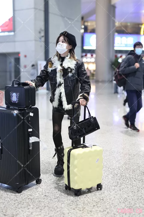 段艺璇机场 