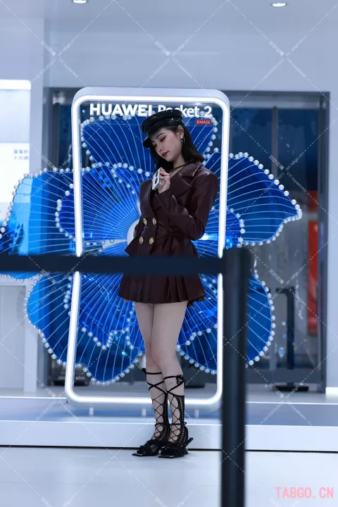 许佳琪华为宣传片皮衣造型