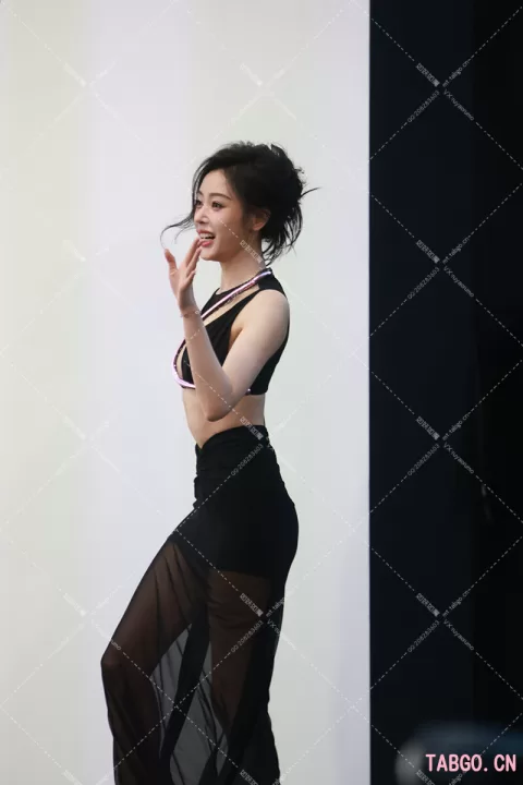 【已出】张天爱芭莎红毯