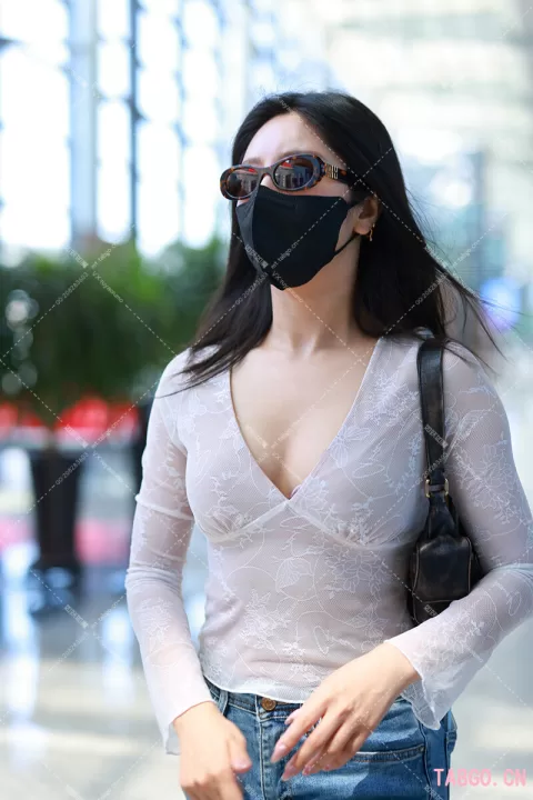 赵奕欢出发 身材不错