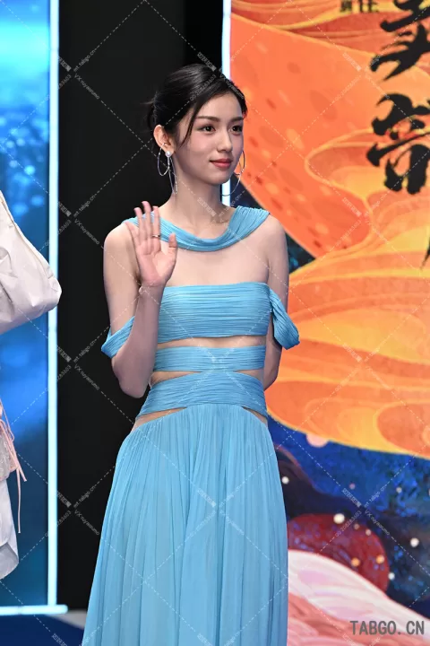 周也抖音红毯