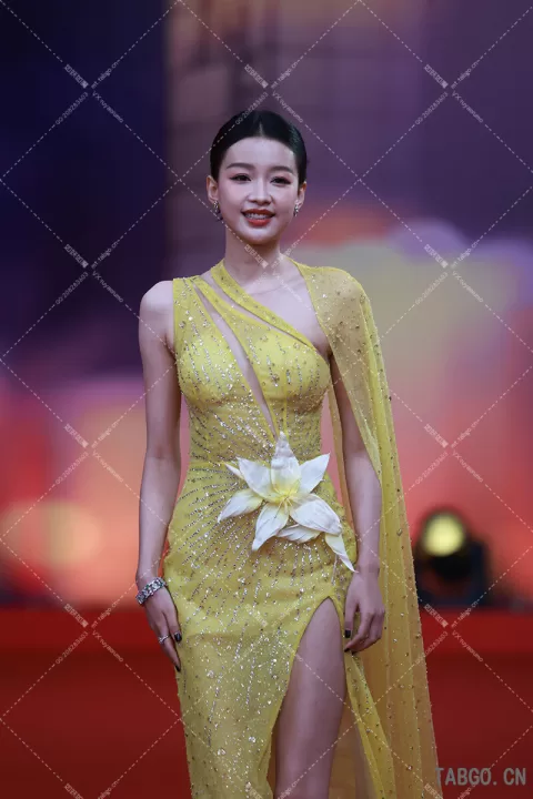 【已出】孙怡上影节闭幕式红毯 ​​​特写多 