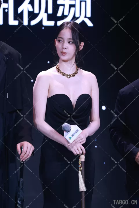 欧阳娜娜红毯 