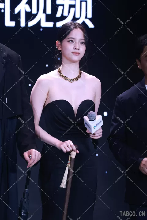 欧阳娜娜红毯 