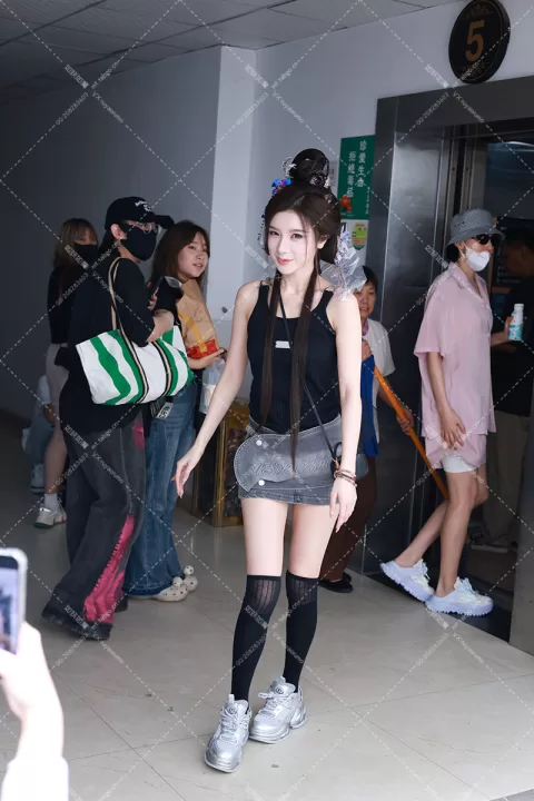 戴燕妮今日出妆 一看就大女主