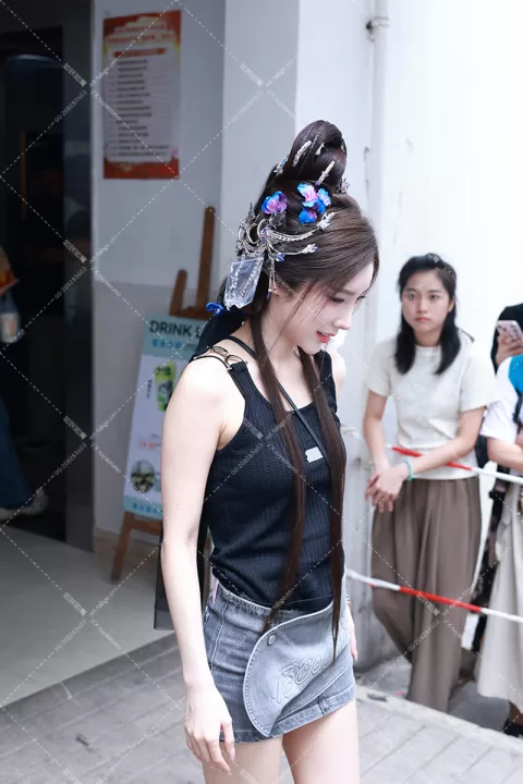 戴燕妮今日出妆 一看就大女主