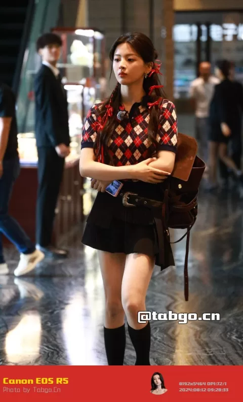 杨超越盲盒旅行局上班