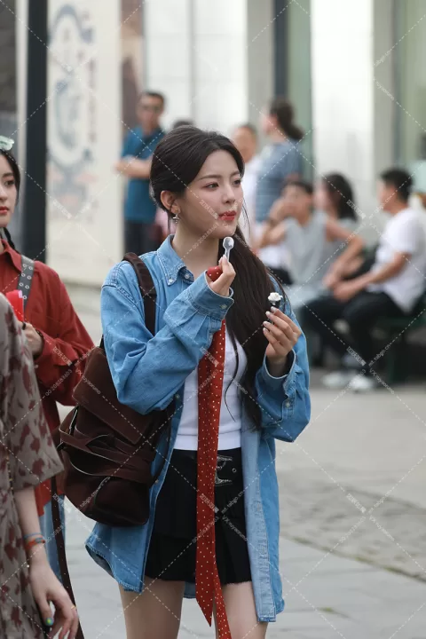 杨超越盲盒旅行局录制