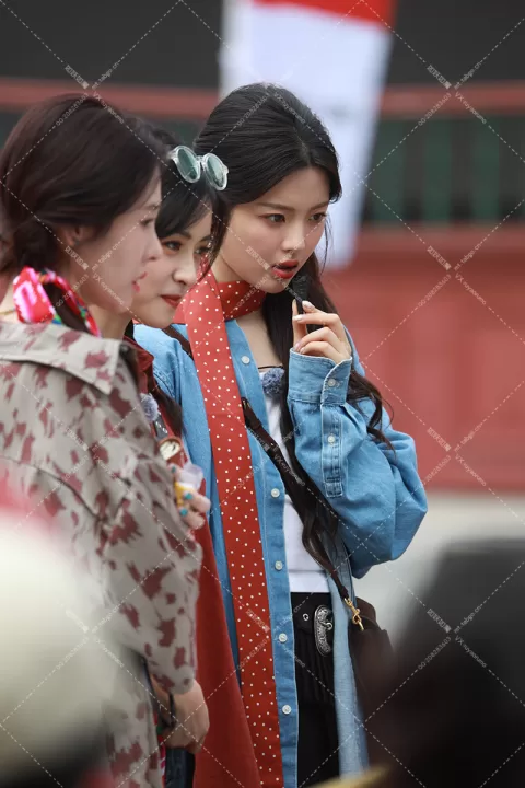 杨超越盲盒旅行局录制