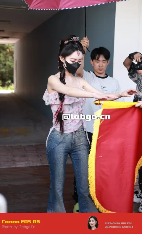 孟子义杀青出妆