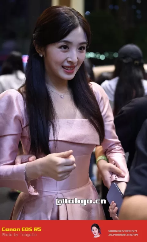 【已出】张含韵 蒙牛酸酸乳晚会下班