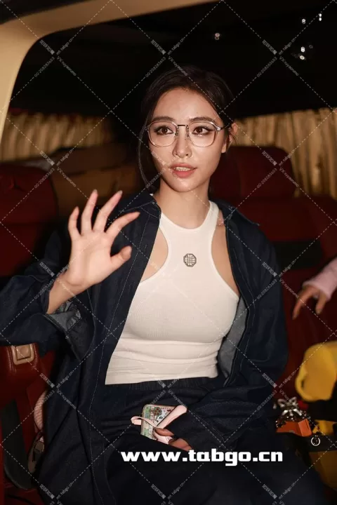 许佳琪酒店外出 淡妆的kiki