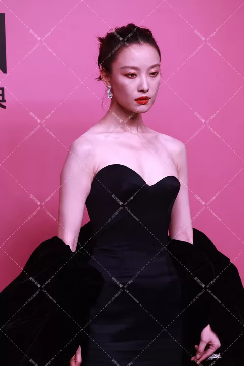 倪妮 vogue红毯